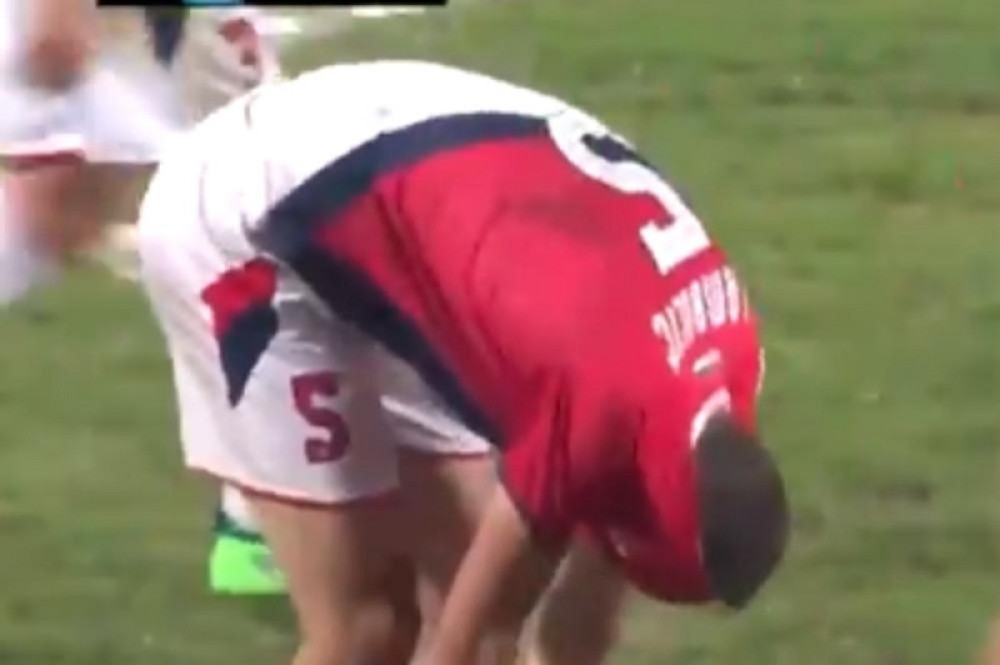 Da li je ovo ubedljivo NAJURNEBESNIJI AUTOGOL u istoriji srpskog fudbala? Ovo je neviđeno, ma pogledajte, bre! (VIDEO)