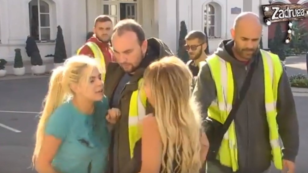 TUČA U ZADRUZI, OBEZBEĐENJE NIJE MOGLO DA IH RAZDVOJI: Marijana nasrnula na Blondi, otkriveni detalji koji su je žestoko ponzili