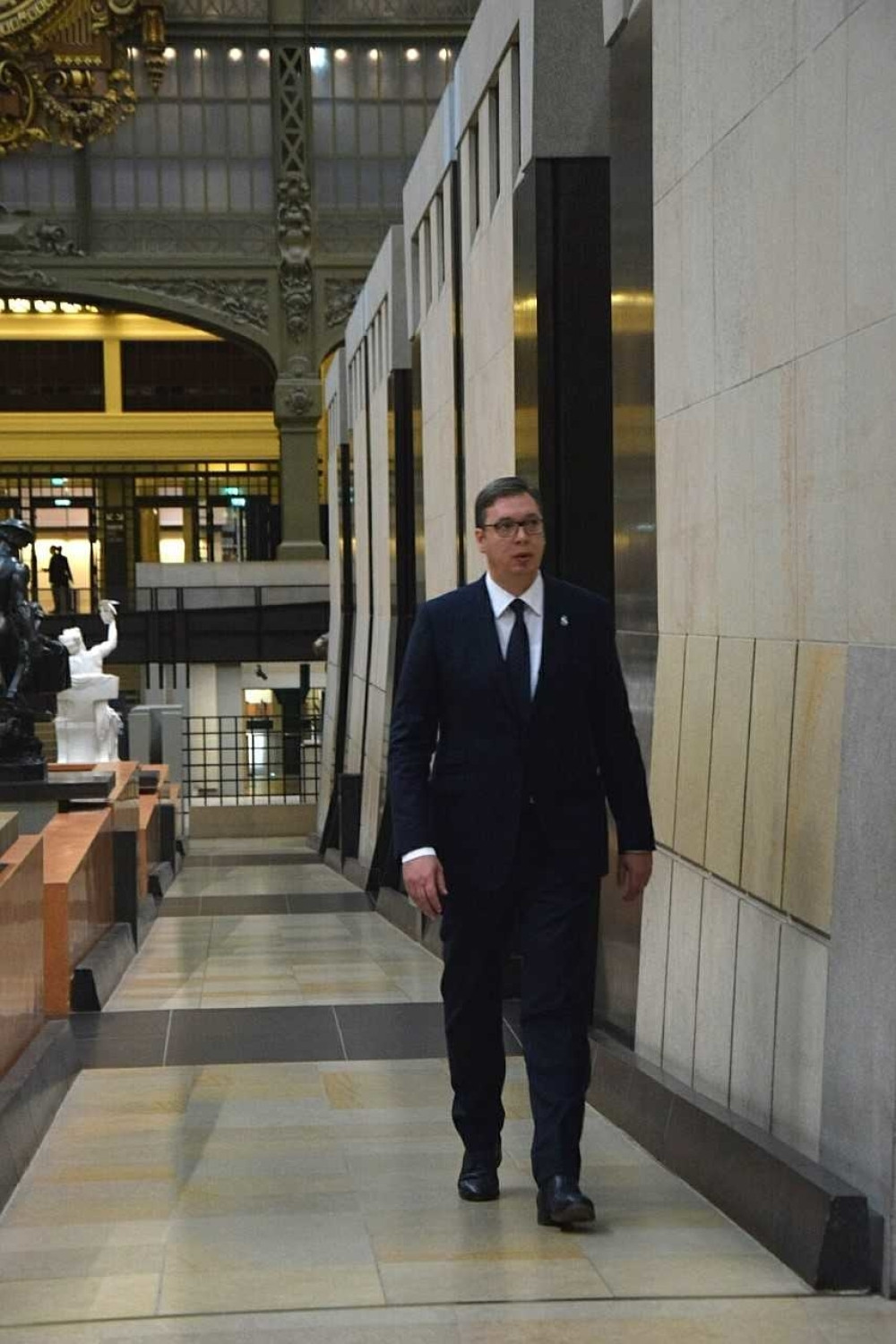 Vučić je večeras, zajedno sa šefovima država i vlada iz svih krajeva sveta, obišao izložbu "Pikaso: plavo i roze" u Muzeju "Orsej"