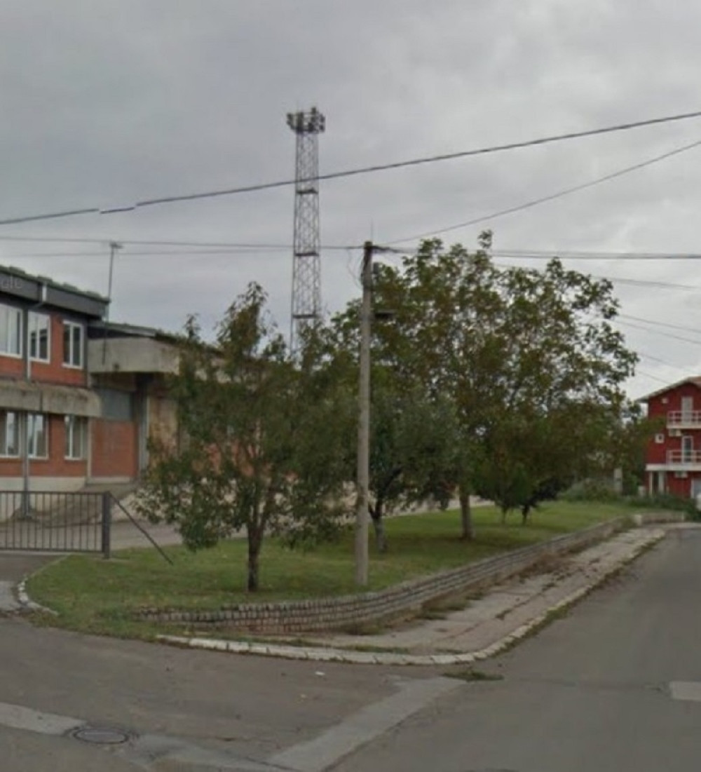 Zarobio sinove u podrumu, skinuo ih gole, pa ih besomučno tukao i ubadao viljuškama! Ubio i svoju tetku