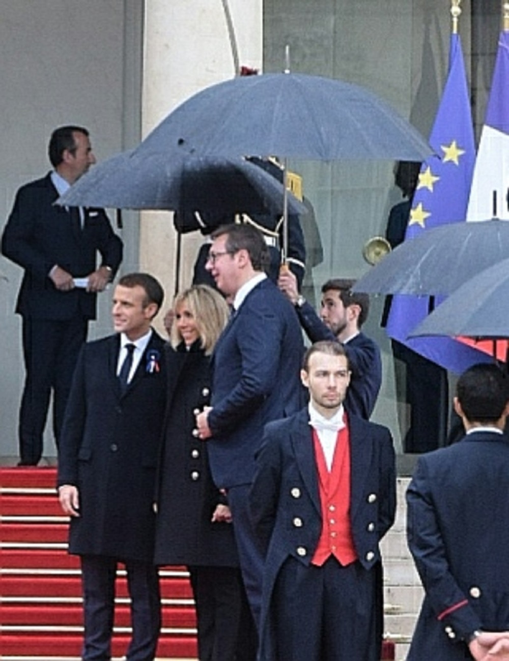 Lideri sveta obeležili 100 godina od završetka Prvog svetskog rata! Tači "PROGANJA" Putina, zločinac opet iza leđa PREDSEDNIKA RUSIJE (FOTO/VIDEO)