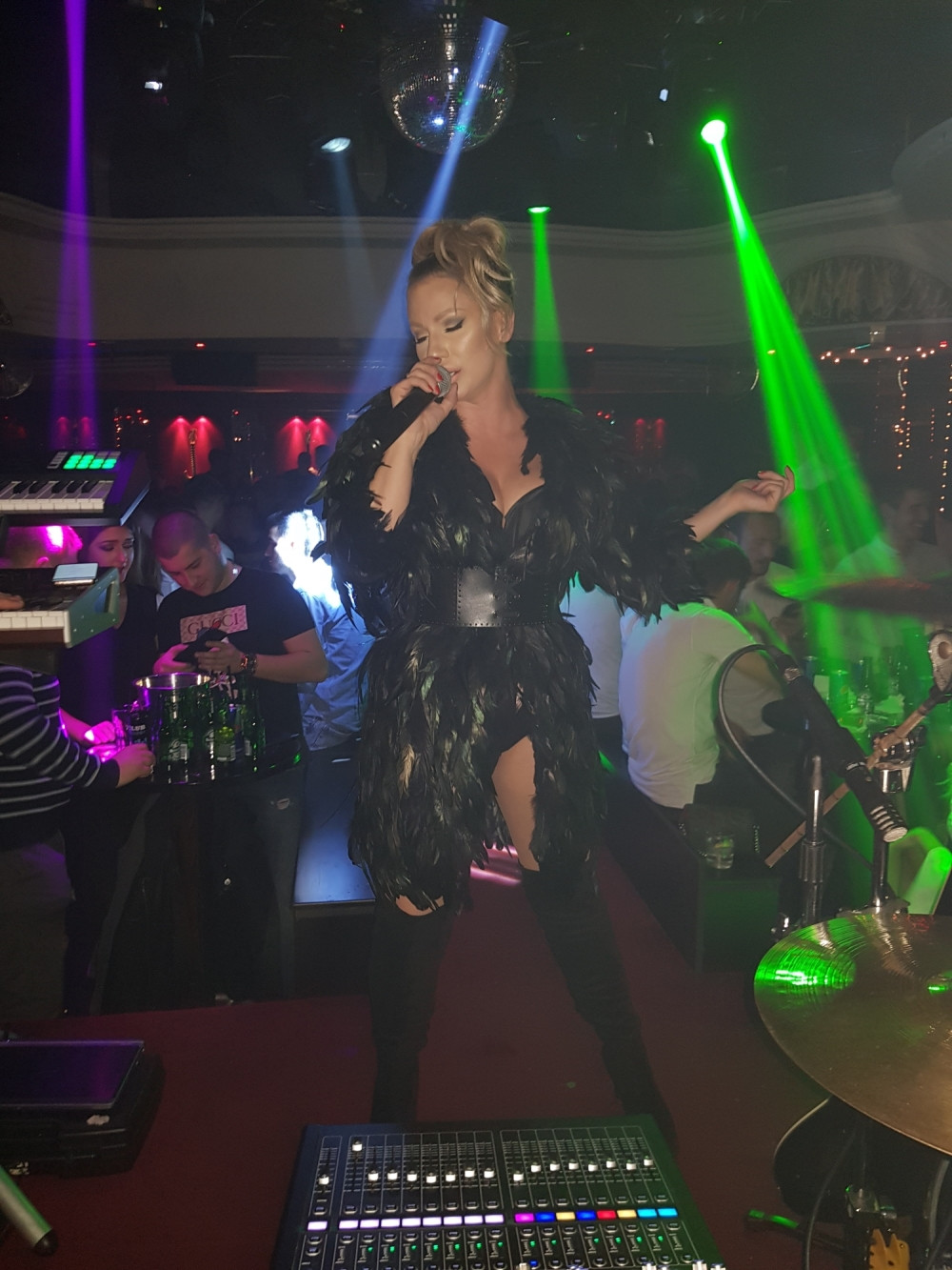 Ana Kokić kao CRNA LABUDICA