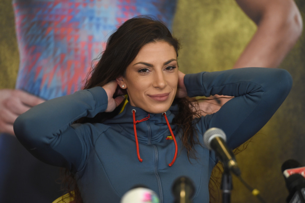 Španovićka pokazala novu frizuru i zapalila društvene mreže! Komentari pljušte, muškarci ostali bez teksta! (FOTO)