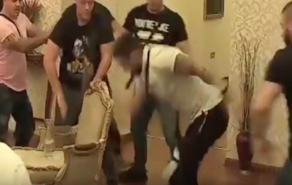 IZBAČEN IZ STUDENTSKOG DOMA ZBOG PAROVA Jecaji, suze i krici odjekivali! Molio Srbiju da mu pomogne!