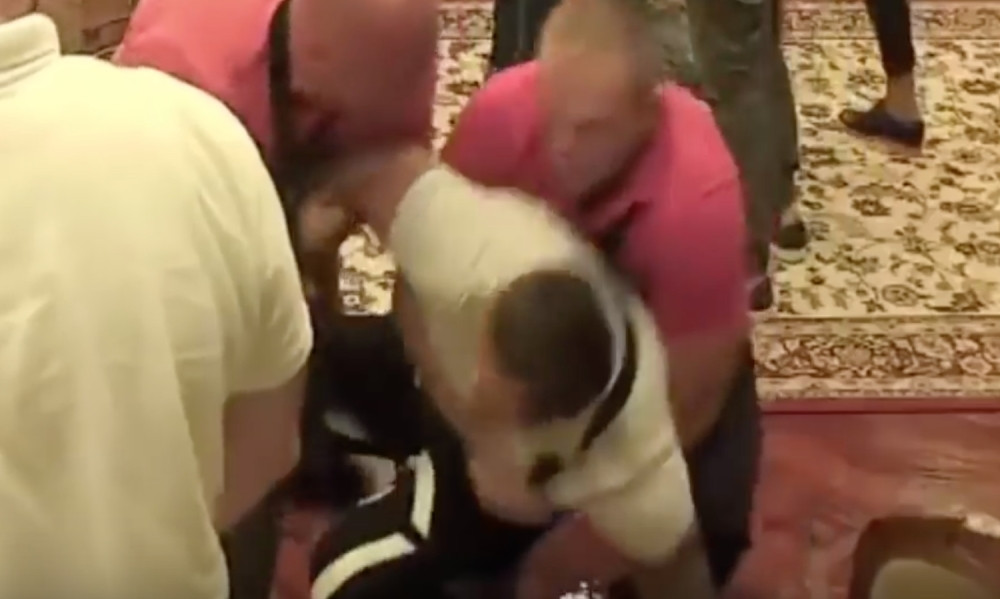 Marinković pocepan i krvav! Sevali udarci, haos i makljaža - OTELO SE KONTROLI! (VIDEO)