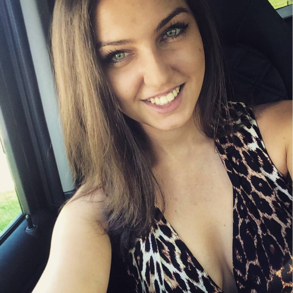 Konobarica je gostima na računu ispisala poruku. Kada je upalila Fejs umalo se nije onesvestila od šoka (FOTO)