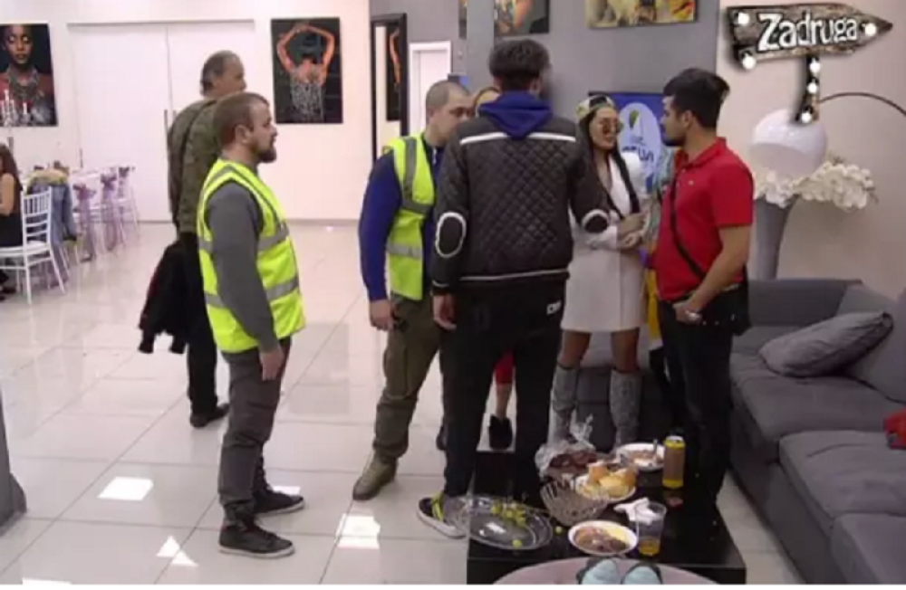 DOŽIVEO NERVNI SLOM! Cepa majicu, divlja, psuje! Ukrali su mu nešto najvrednije - NIJE MU DOBRO