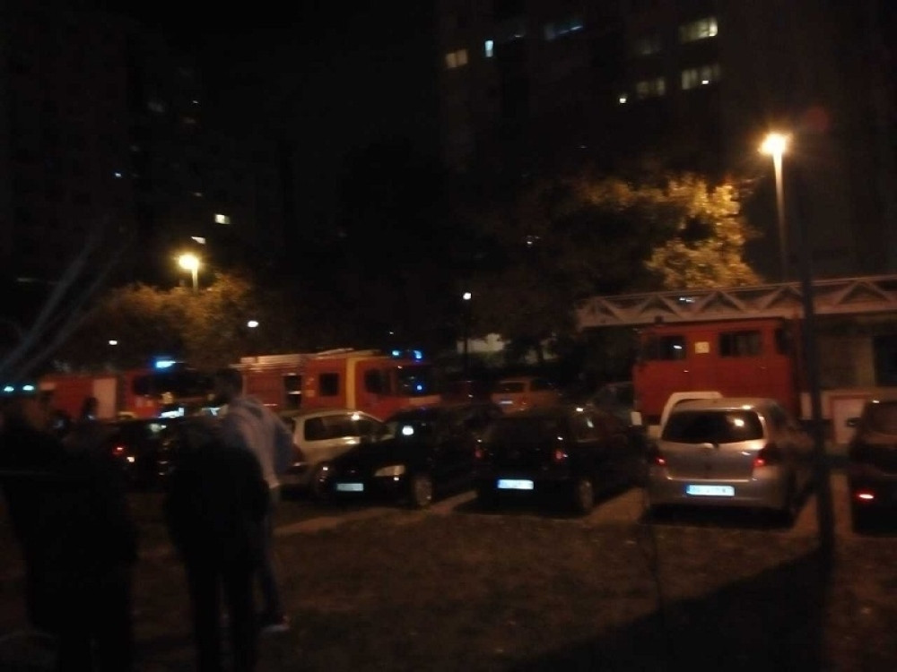 Izbio požar u blokovima, jedna osoba nastradala, vatrogasci na licu mesta!