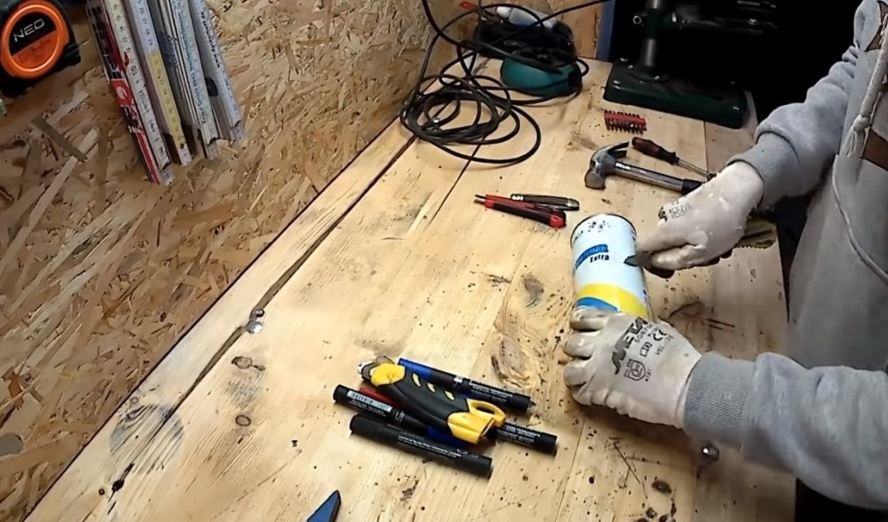 Svi koji dođu u ovu radionicu zastanu na vratima da pročitaju natpis, a onda požele da se vrate kući (FOTO)