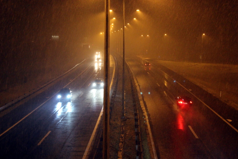 Snažna mećava blokirala Srbiju! Sneg i led od 10 centimetara okovali puteve! Saobraćaj u prekidu