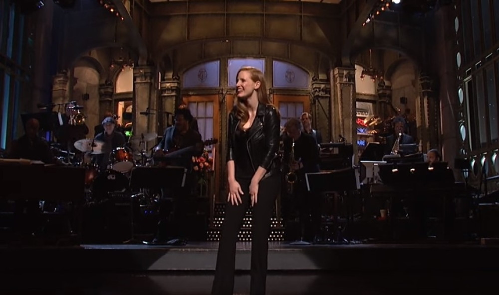 SLAVNA GLUMICA POSTALA MAMA: Sve je držala u strogoj tajnosti!