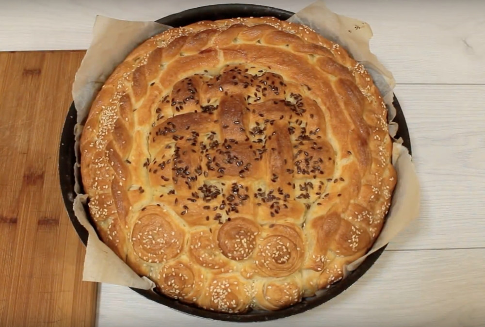 Majčina pogača, recept za slasno testo sa šunkom i kačkavaljem!