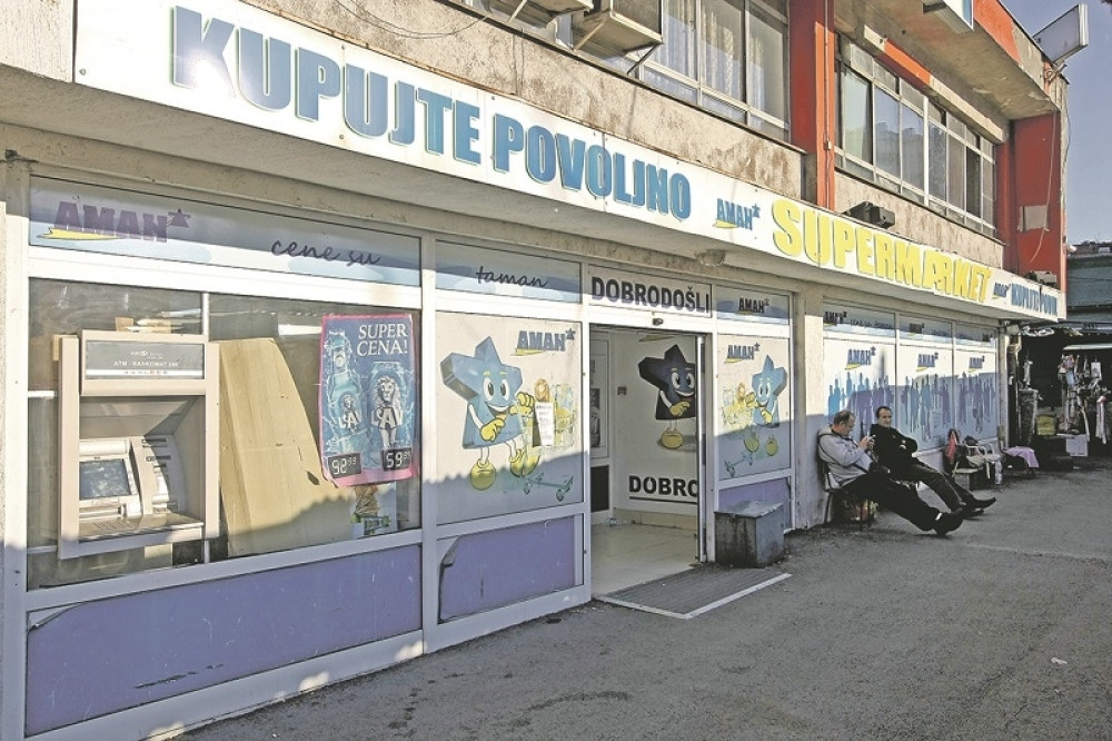 Teraju radnike da prodaju ljigave i bajate PILIĆE, ali tu nije kraj GROZOTAMA!