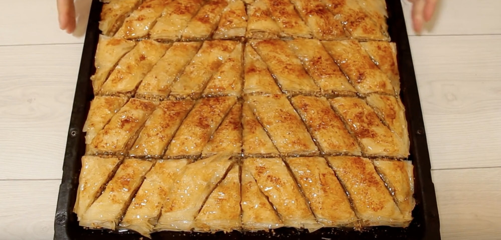 PREUKUSNA BAKLAVA Spremite je veoma jednostavno, poješće se za tili čas!