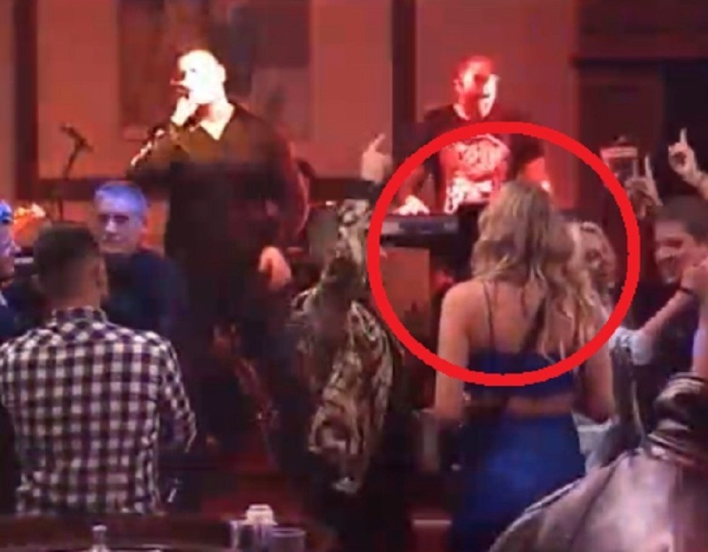 NAJBRUTALNIJI TRENUTAK ŽURKE PROMAKAO SVIMA Luna naručila pesmu, klavijaturista počeo da svira, a ono što je Sloba uradio je šokantno!