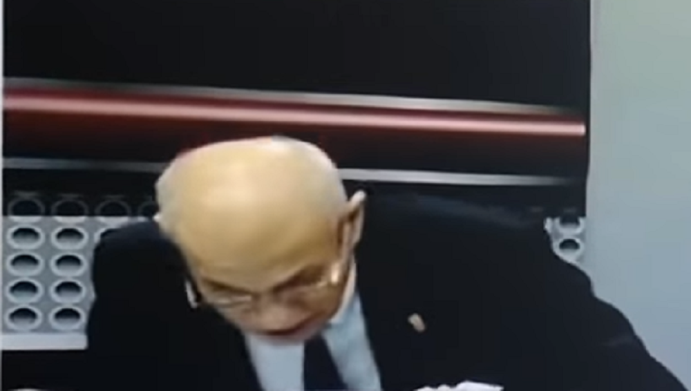 Voditelj doživeo srčani udar usred programa, svi u studiju PRESTRAVLJENO GLEDALI (UZNEMIRUJUĆI VIDEO)