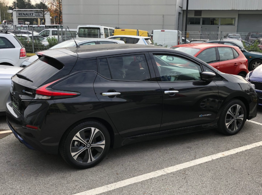 Automehaničar je hteo da proveri kvar na automobilu, kada je pogledao ispod haube IMAO JE ŠTA I DA VIDI!