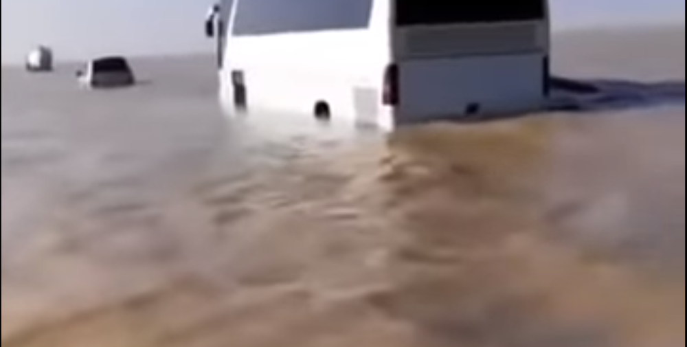 Nikada viđena poplava pogodila kraljevstvo, najmanje 30 ljudi se udavilo, evakuišu se sve OAZE! (VIDEO)