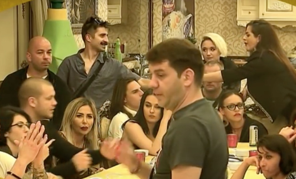 UNIŠTAVA I TUČE ŽENU Lupanje šamara, udarci nogom, od siline bola pala u nesvest! HOROR U "PAROVIMA"