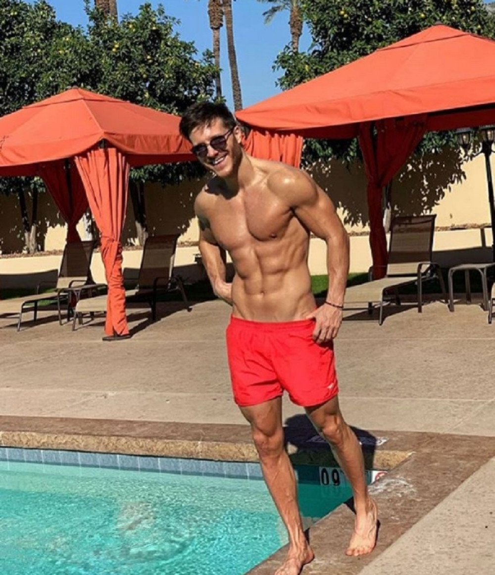 Saša Kovačević peva ispred Skupštine za DOČEK NOVE GODINE! Evo gde je još zakazao dva velika nastupa!