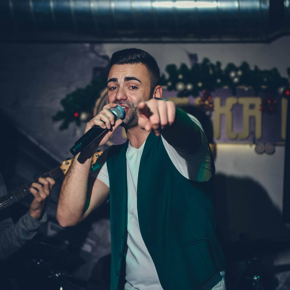 LUDI PETAK U GRADSKOJ KAFANI Samo za vas Beca Fantastik!