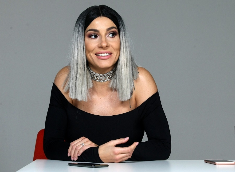 Mia istakla da nije glupača, pa otkrila šta mislio o kolegama!