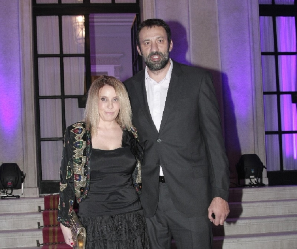 Usvojena ćerka Vlada Divca objavila porodičnu fotografiju i komentarom RASPLAKALA SVE! (FOTO)