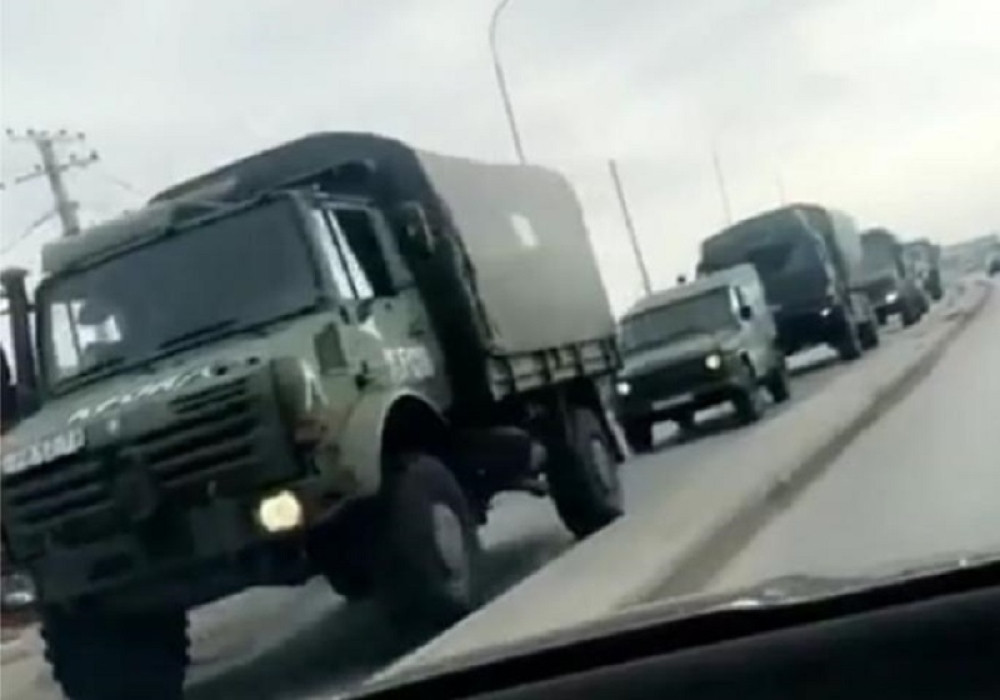 Vozila KFORA krenula za Mitrovicu! Amerikanci, Francuzi i Mađari se zaputili na sever Kosova (VIDEO)