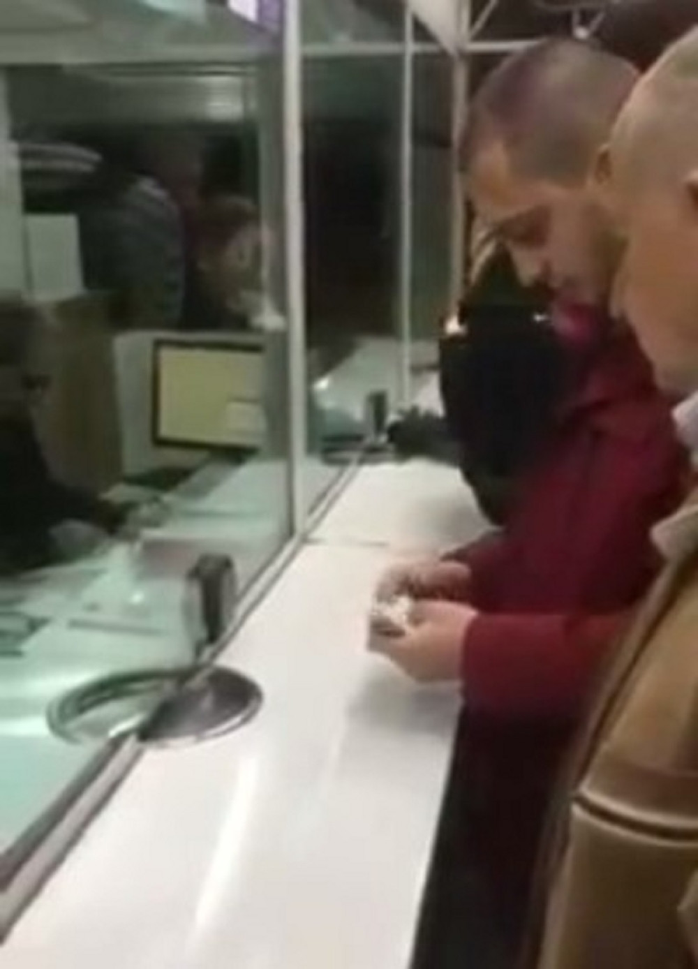 Pauk mu odneo automobil, a kada je došao da plati kaznu, radnici Parking servisa ostali u bunilu (VIDEO)