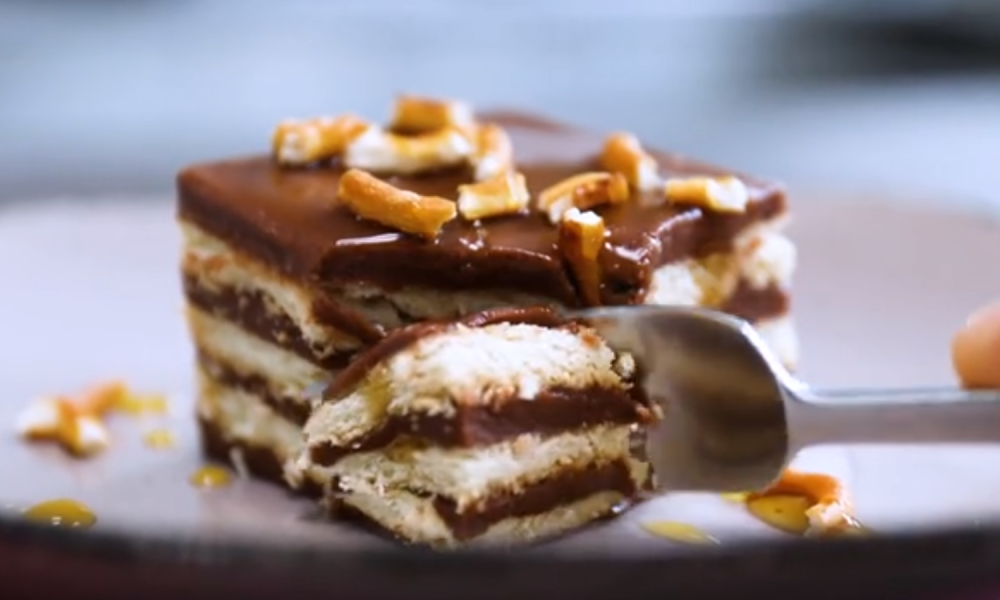 KOLAČ MAĐARICA GOTOV ZA 15 MINUTA Kremast, sočan i neodoljiv!