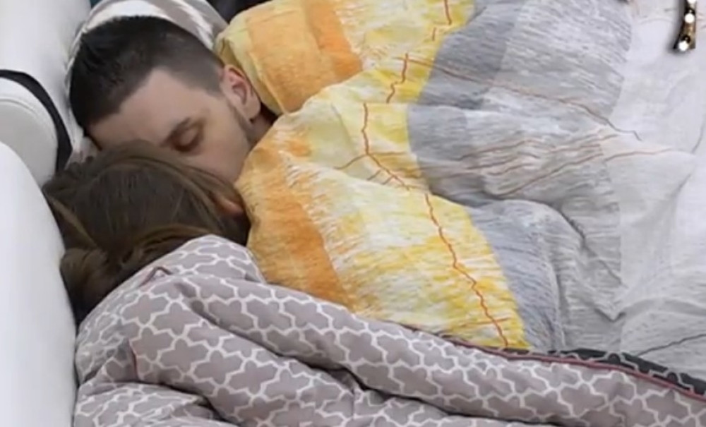 MILJANA I ZOLA U AKCIJI ISPOD POKRIVAČA Kulićeva ne mari za sina i majku! (VIDEO)