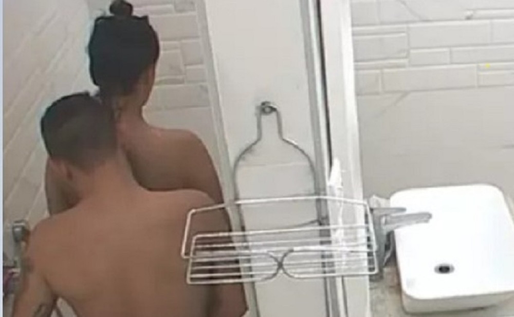 TRESLA SE TUŠ KABINA: Zerina i Bane imali SE*S, kamera sve snimila! Čolak se samozadovoljavao (18+)