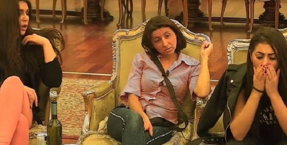 PAROVI GLEDALI ŽIZELIN EKSPLICITNI SNIMAK UŽIVO: Pukla bruka, pakala i histerisala, a onda se onesvestila! Drama u vili