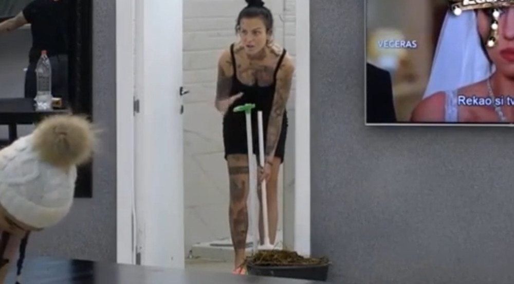 NAJGADNIJA SCENA U ZADRUZI: Zadrugari zatekli užasan prizor u WC, ovako nešto se nikada nije desilo! (FOTO)