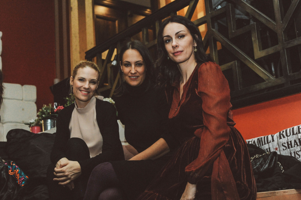 SVI GLEDAJU U SLOBODU MIĆALOVIĆ Naši glumci se opustili na žurki, ovakve ih nikad niste videli (FOTO)