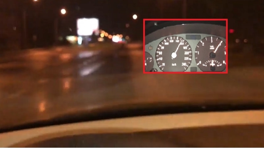 Trkao se jureći 160 kilometa na čas, pa se pohvalio svima na društvenim mrežama! Pitanje je dana kada će neko opet poginuti (VIDEO)