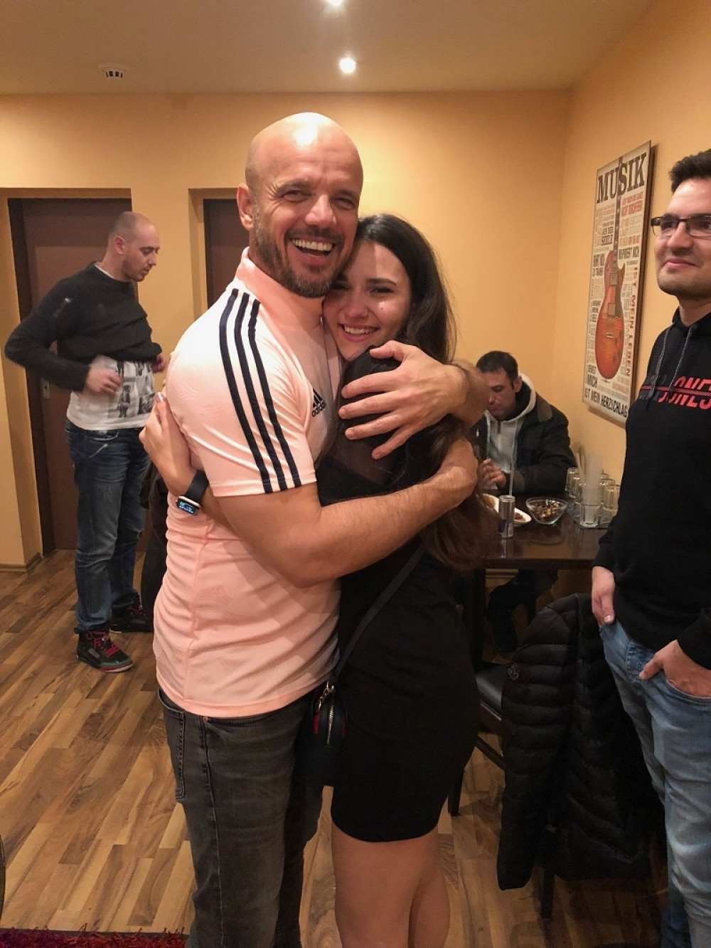 12 GODINA JE ČEKALA DA UPOZNA BOBANA RAJOVIĆA: Došla je iz druge države, a kad su se konačno sreli pevač ju je oduševio potezom! (FOTO)