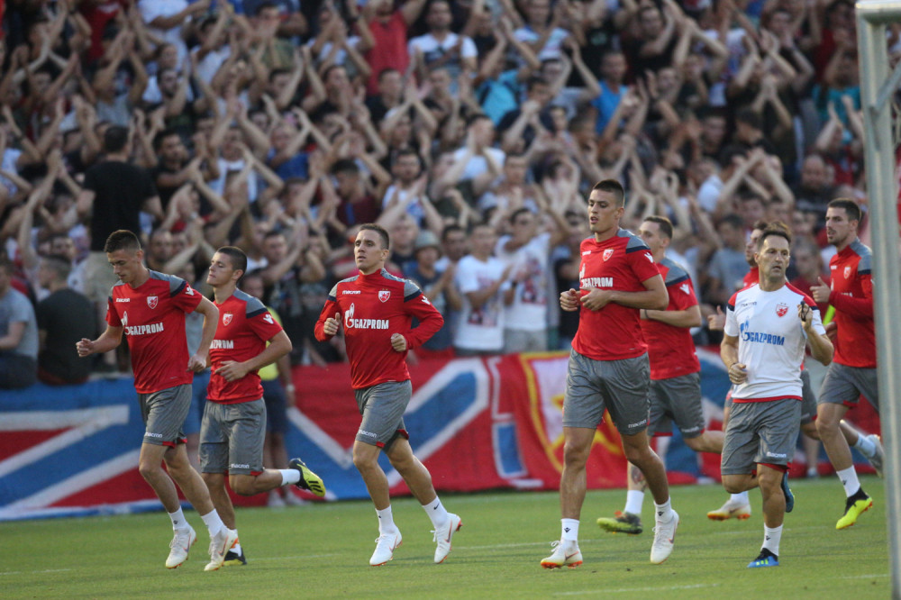 Zvezda ŠOKIRALA navijače, četvorica prvotimaca ne putuju u Napulj!