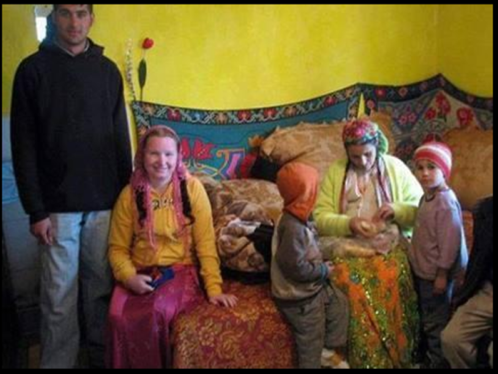 Rumunka je u 12. godini rodila ćerku koja je zatrudnela sa 11, a njen sin (8) se UPRAVO VERIO!