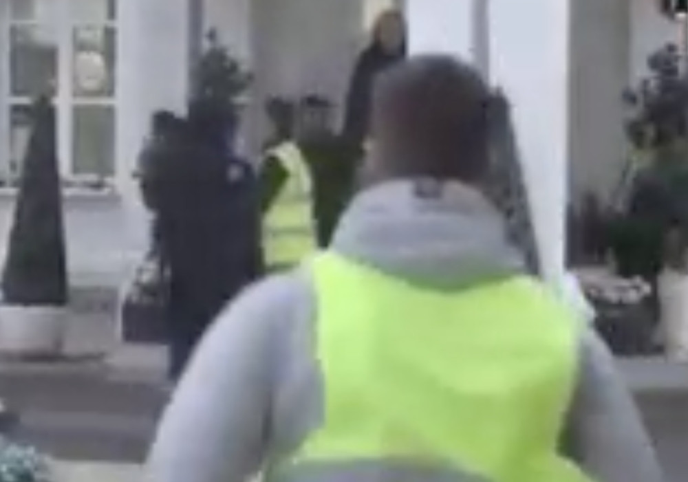 IZBIO INCIDENT, OBEZBEĐENJE IH JEDVA OBUZDALO Nasrnuli jedan na drugog, urlali na sav glas! A onda se umešao i Miki!