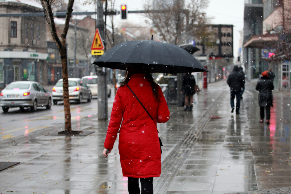 Posle dvocifrenih temperatura ovih dana, u sredu će padati SNEG!