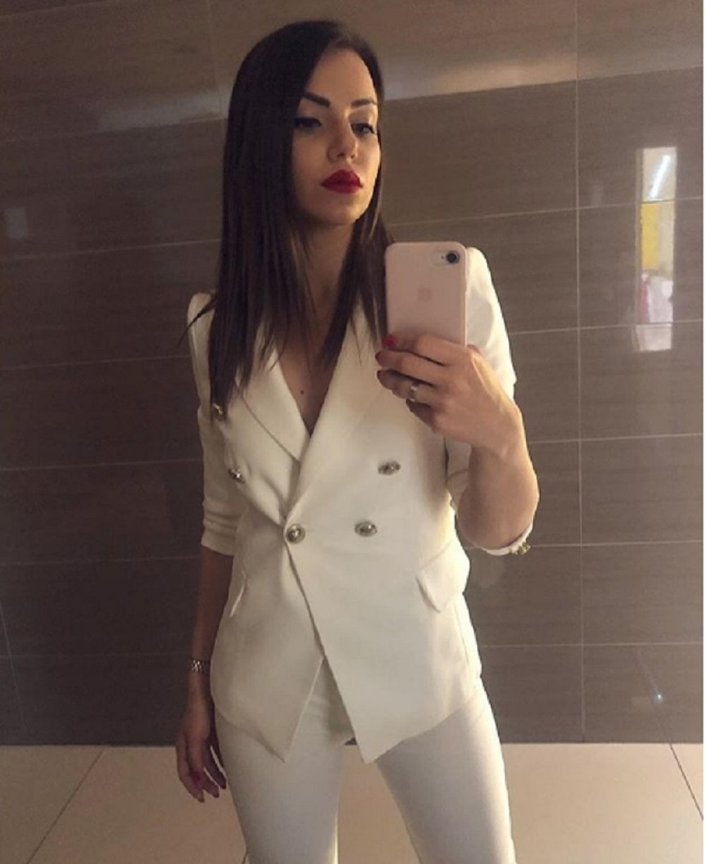 SRPSKA PEVAČICA U PAKLU BOLESTI: Plikovi po telu, nije mogla da peva, a sad je javno priznala kroz šta prolazi!