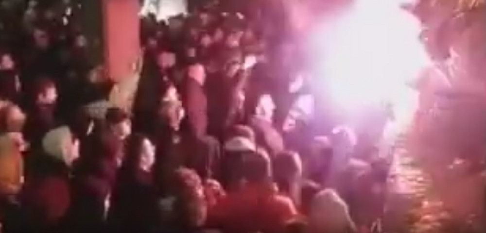 Vođa "delija" ZAGRMEO pre bakljade i ulaska na stadion, poslao neviđenu poruku pred utakmicu (VIDEO)