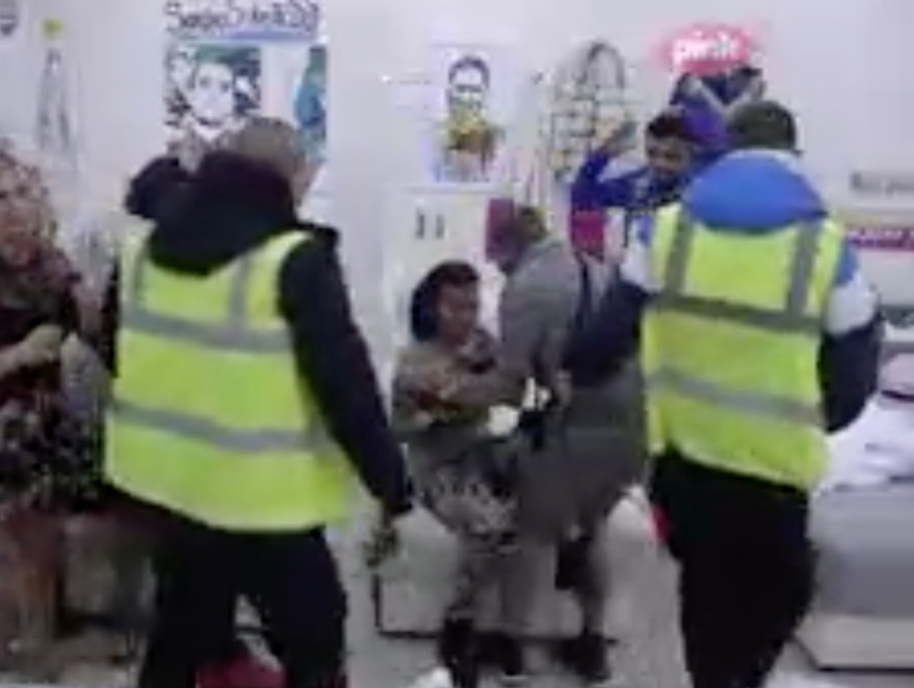 SPREMILA PESNICE DA JE PREBIJE Obezbeđenje neverovatnom brznom uletelo, od stresa se bacala po celoj sobi! Horor!