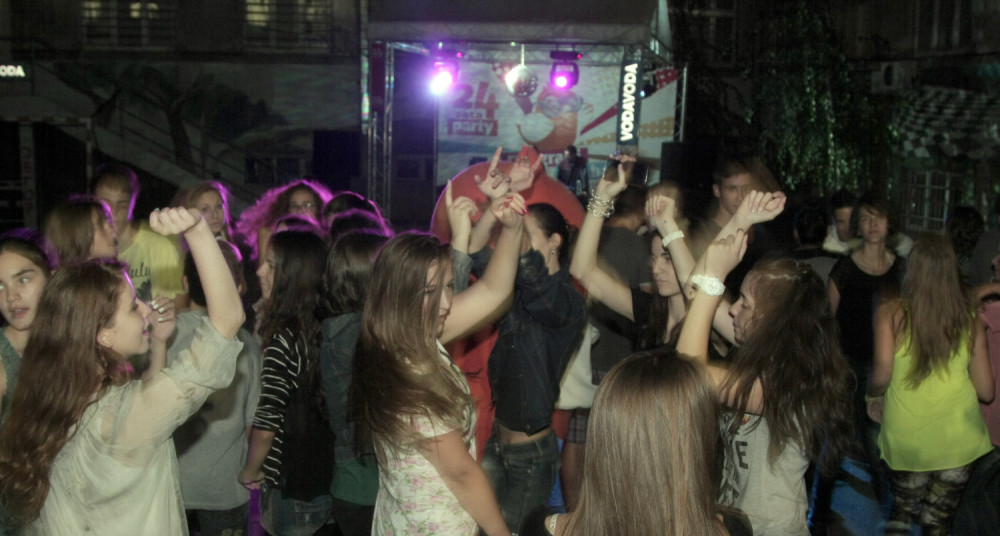 Devojke su otkrile šta se dešava iza zatvorenih vrata zloglasnih BEOGRADSKIH ŽURKI!