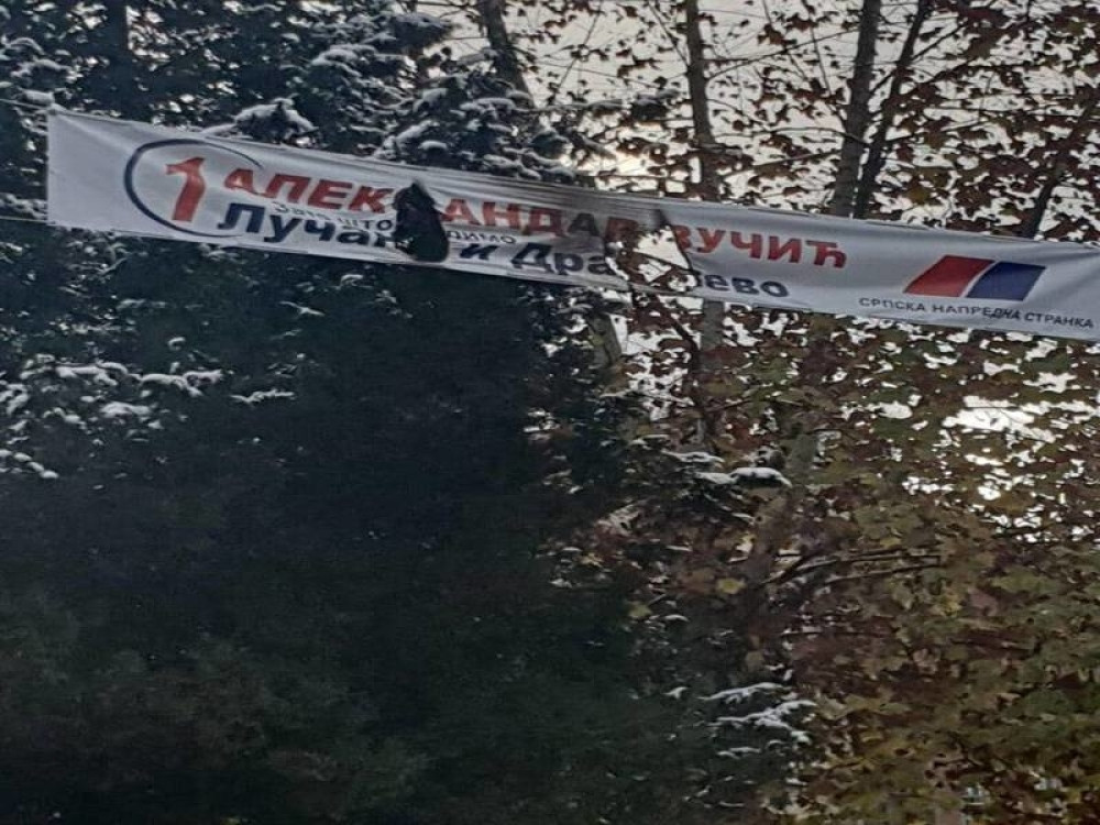 Saveznici bakljama napali SNS, iza sebe ostavili ZGARIŠTE