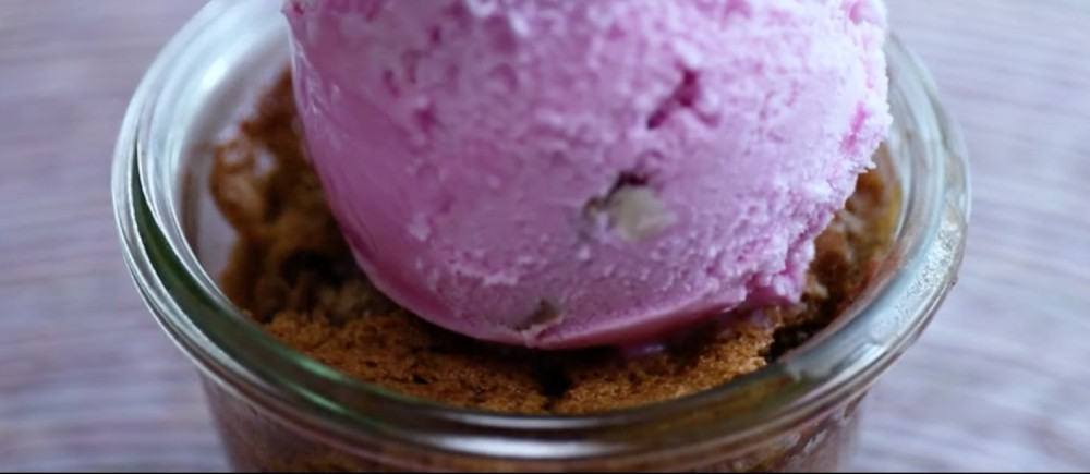 ČOKOLADNA POSLASTICA KOJOJ NIKO NEĆE ODELETI Jednostavno se pravi, još brže se pojede!