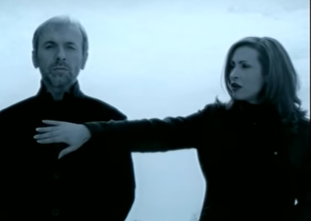 RAZVELA SE, ODALA ALKOHOLU, IZGUBILA DETE Snimila hit sa Dinom Merlinom pa se povukla, a danas je nikad ne biste prepoznali! (FOTO)