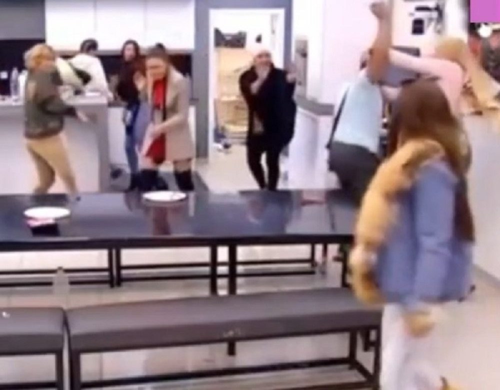 Ona je ukaljala SVETINJU BRAKA! Svi šokirani za stolom, pa usledila kazna!