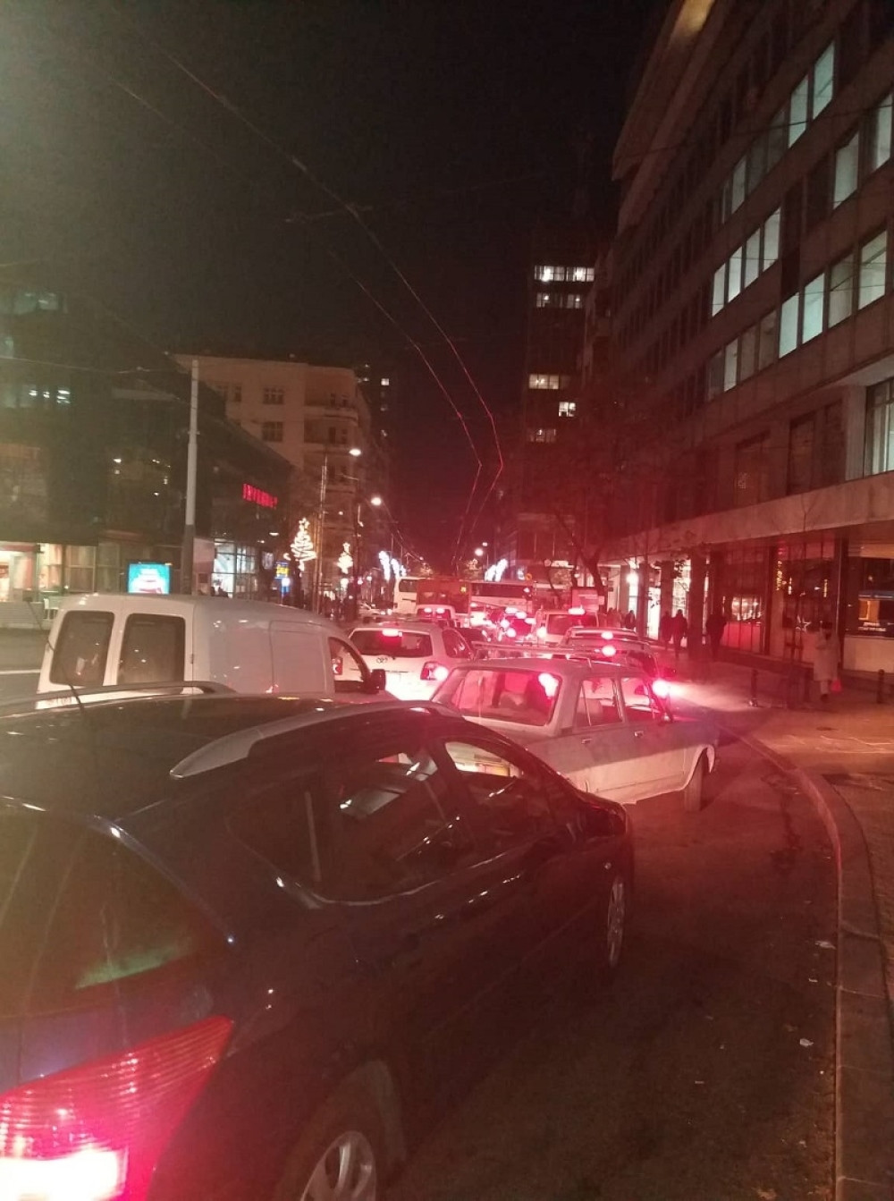 U prestonici je skoro nemoguće voziti! Lančani sudar na Pančevačkom i Brankovom mostu, haos kod Gazele!